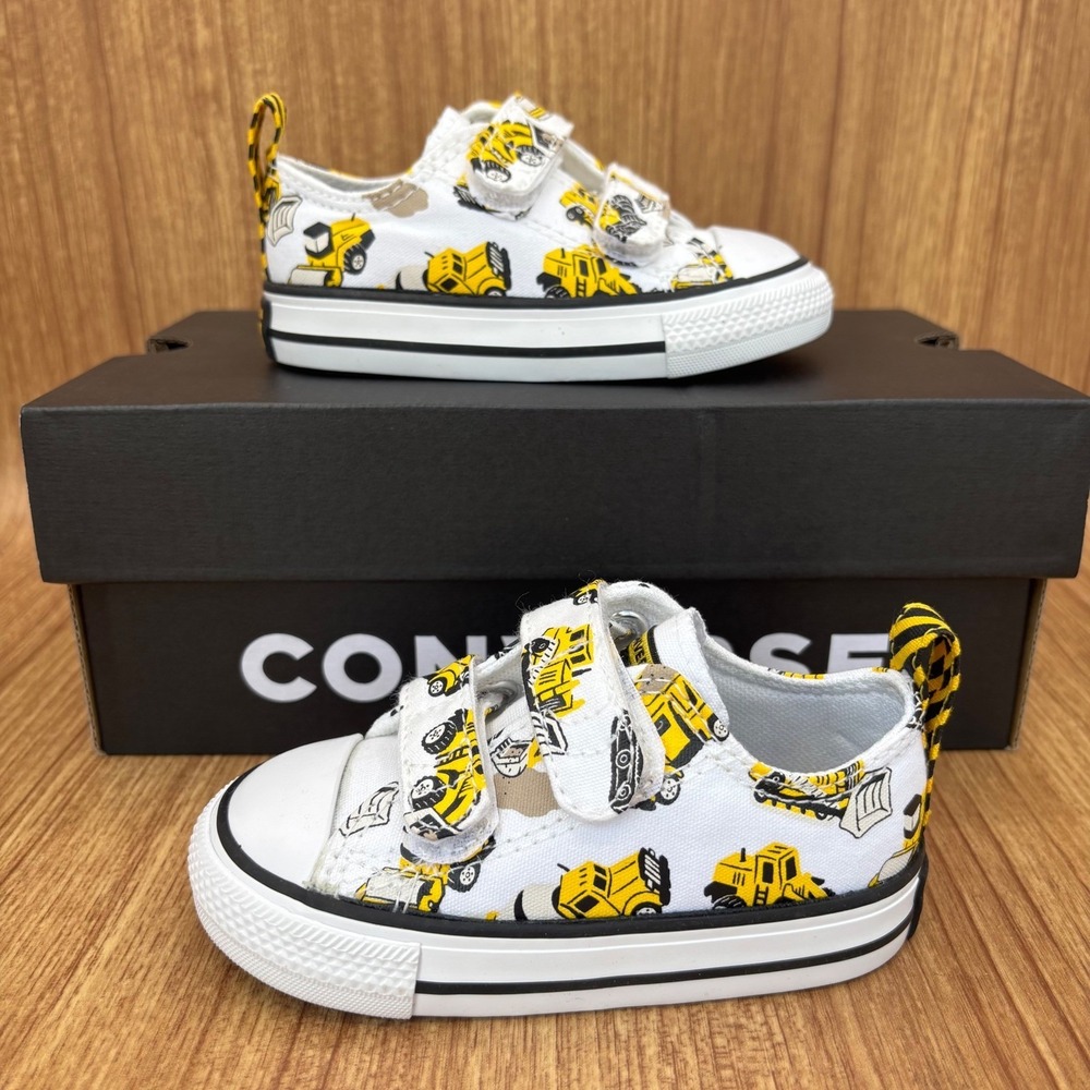 Converse CTAS 2V OX Infant Size 5 White with Dump Truck A12610F NEW